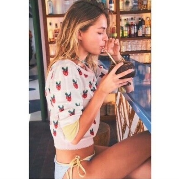 RARE Famous Isha Top Strawberry Revolve - Picture 1 of 11